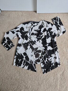Jones New York Waterfall draped open cardigan/ cow print